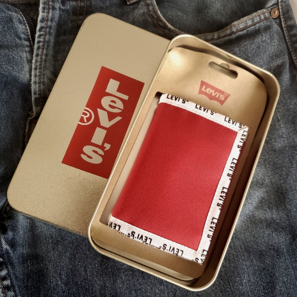 Levi's Brand Velcro Wallet in Collectable Tin